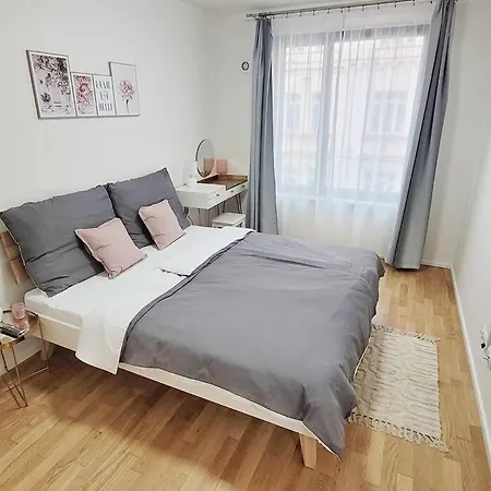 Newly Built Apartment With Balcony, Ac And Free Indoor Garage Prague Exterior photo