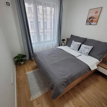 Newly Built Apartment With Balcony, Ac And Free Indoor Garage Prague Exterior photo