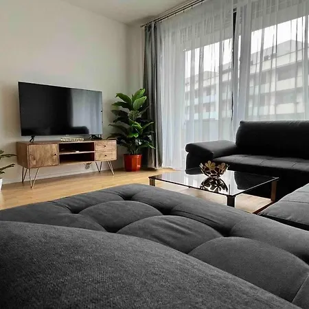 Newly Built Apartment With Balcony, Ac And Free Indoor Garage Prague Exterior photo