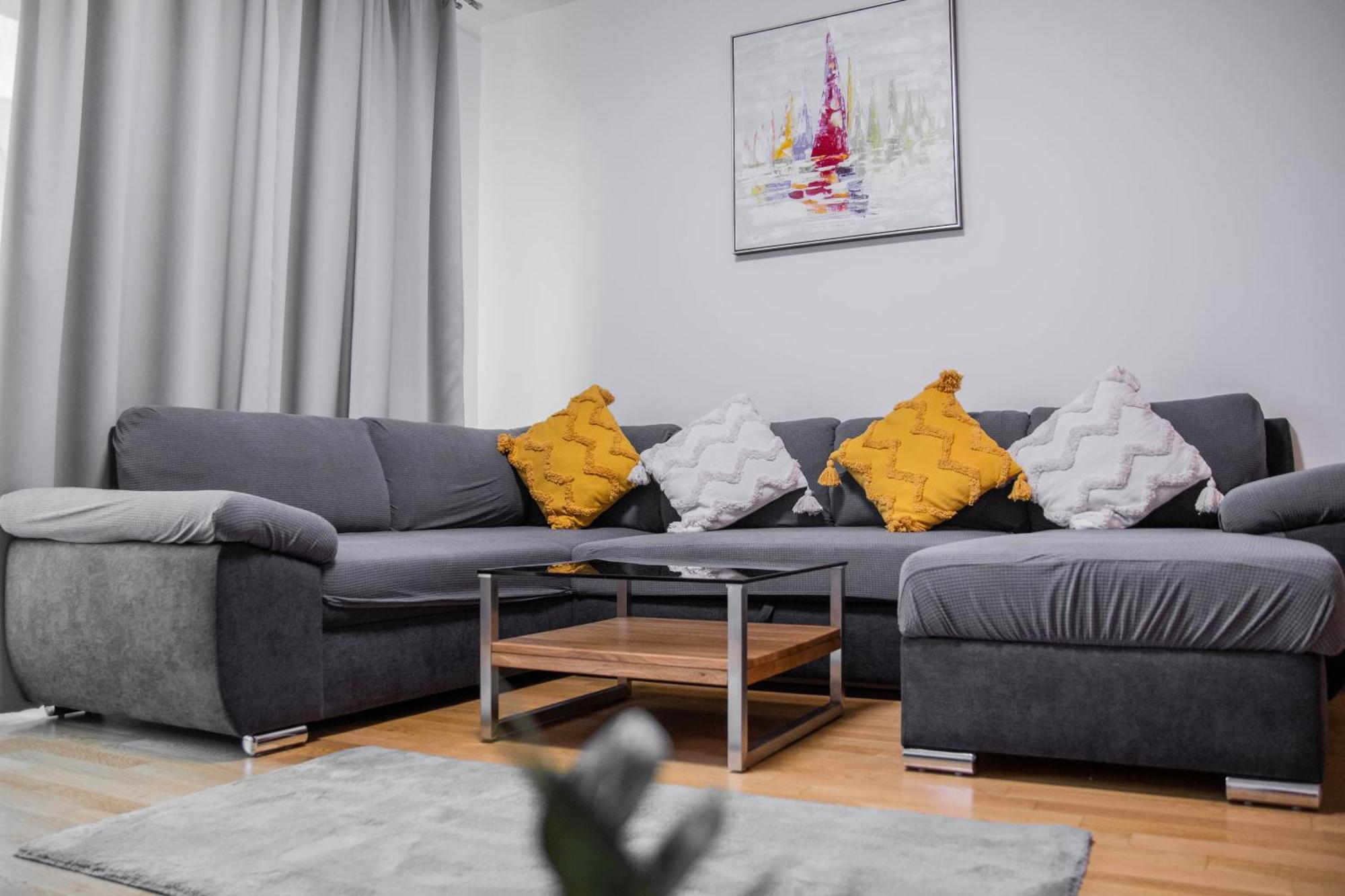Appartement Newly Built With Balcony, Ac And Free Indoor Garage Prague