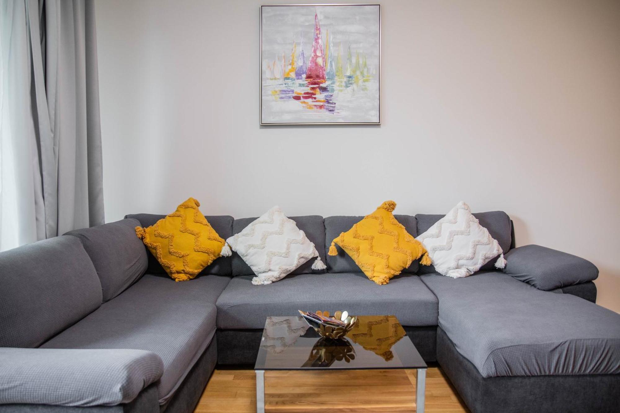 Appartement Newly Built With Balcony, Ac And Free Indoor Garage Prague