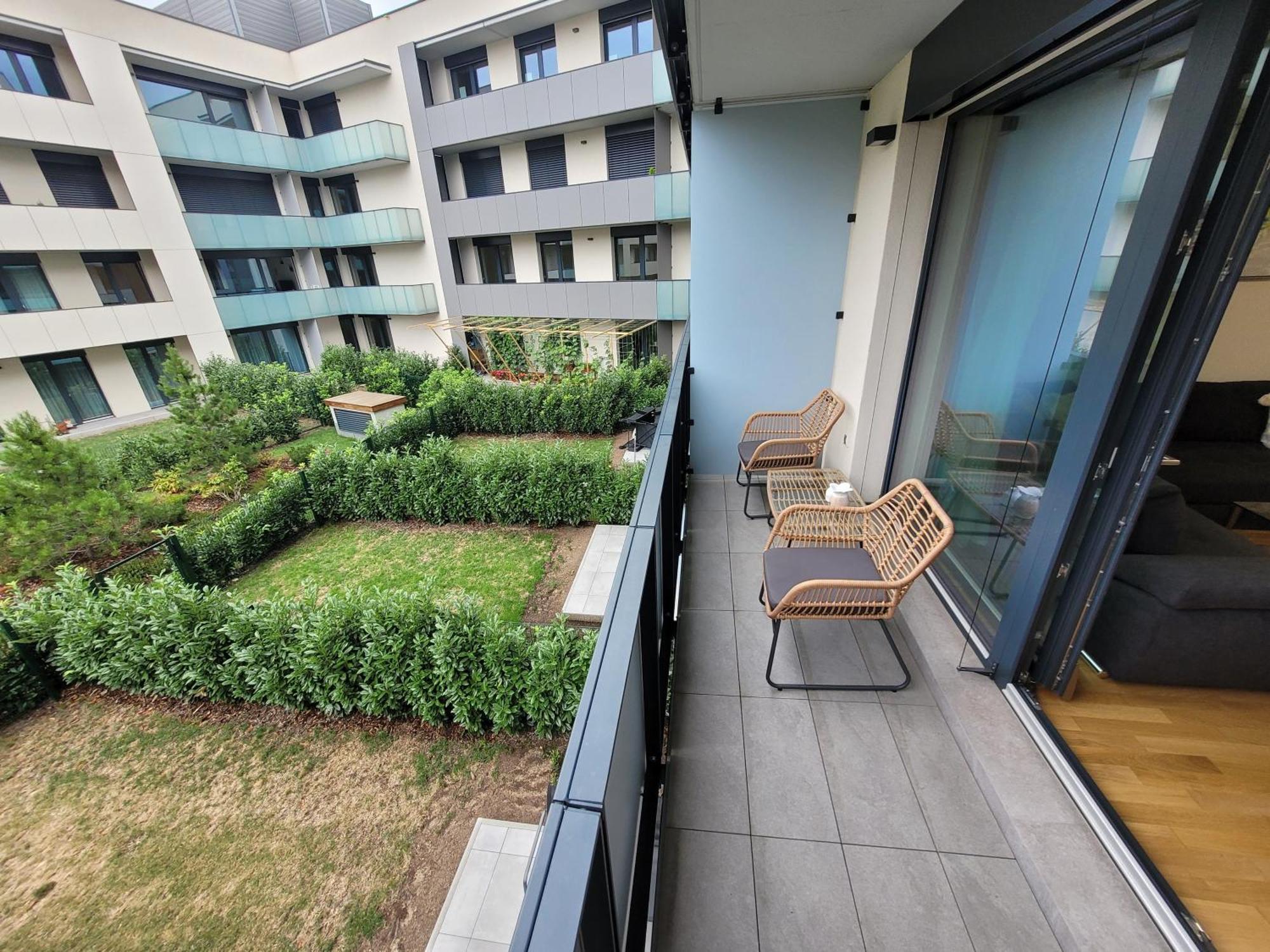 Appartement Newly Built With Balcony, Ac And Free Indoor Garage *